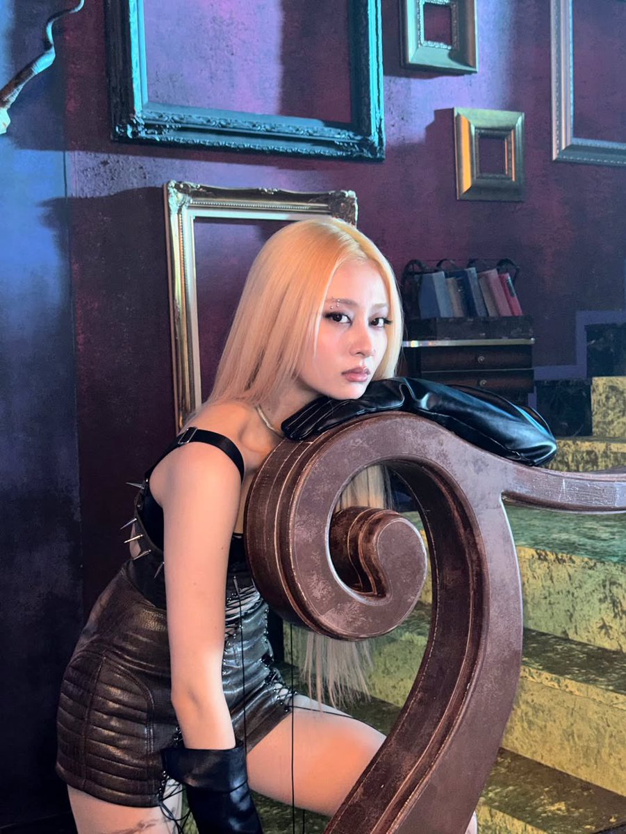 #HUHYUNJIN jenaissante instagram update

: CELEBRATION