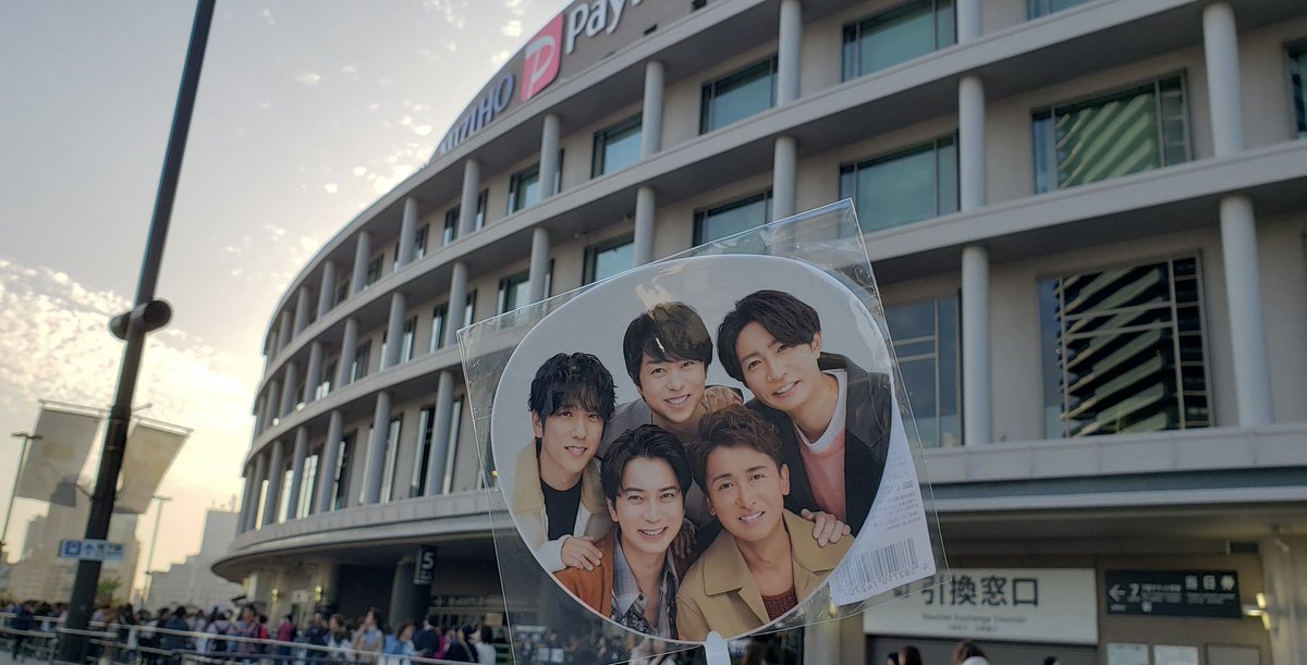 てらてーらー tweet media