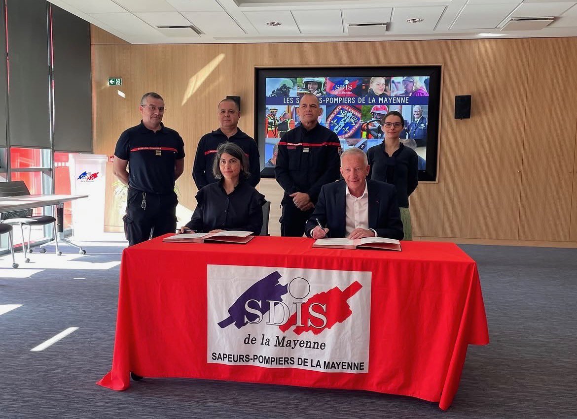 olivierrichefou's tweet photo. 👨‍🚒 J’ai signé ce matin avec Anne-Lyse Jarthon, Procureure de la République de Laval, une convention visant à structurer et renforcer les modalités de coopération entre le @sdis53 et l’autorité judiciaire.

Cette convention a pour objectifs ⬇️
✅ renforcer la protection juridique des sapeurs-pompiers,
✅ assurer un meilleur suivi des procédures,
✅ fluidifier la communication entre acteurs de la sécurité et de la justice.

@Thierry_Robert_ @NunezLaurent @Interieur_Gouv @justice_gouv @Prefet53