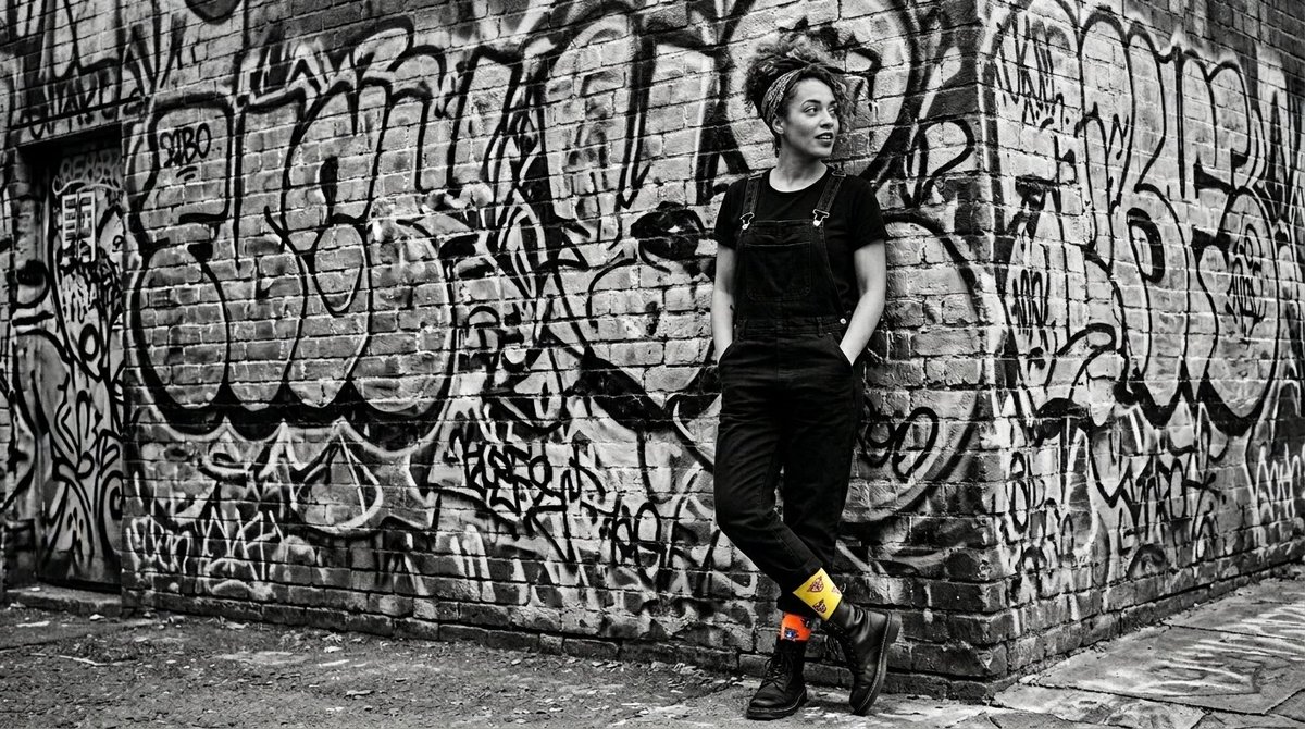 Bjastecom's tweet image. La légende raconte qu'il existe un #paradis pour les #chaussettes perdues. Et chez #Bjäste,on a décidé d'arrêter de les chercher.Pourquoi s'acharner à créer des paires quand on peut célébrer l'unité? Chaque #chaussette est une pièce maîtresse.Une seule comme toi. #ChaussetteSolo