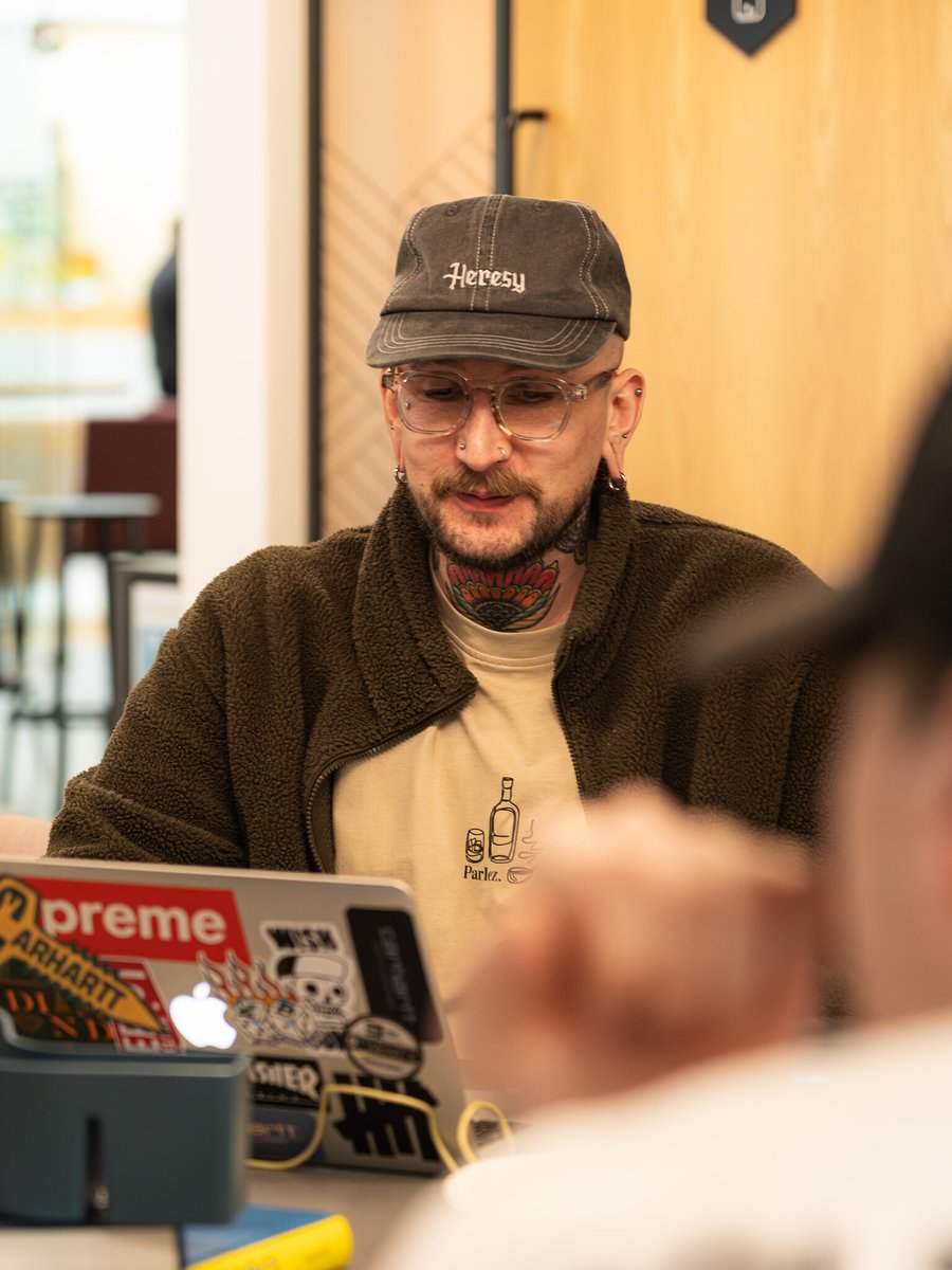 sixpointmediaa's tweet image. On Friday.. Every Friday, the team comes together! 🙌

We share the wins, unpack the misses, and sharpen what’s next.
It keeps us aligned, improves the work, and strengthens how we collaborate. ✨

Simple habits build real impact.

#Teamwork #DigitalMarketing #WeeklyRecap