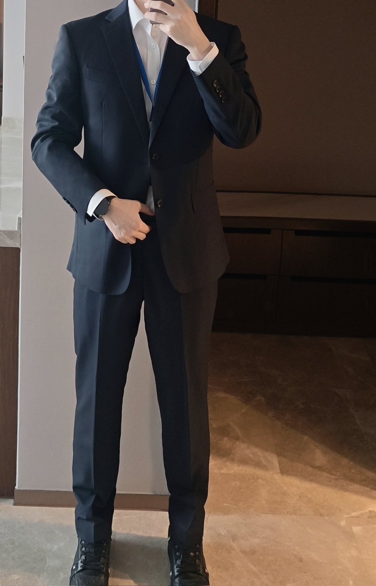 HolidayFE tweet media