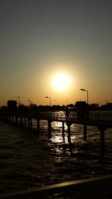 PatFurstenberg's tweet image. Side by side: sunset by the Indian ocean and by the Black Sea.

#twilight #dailypicturetheme