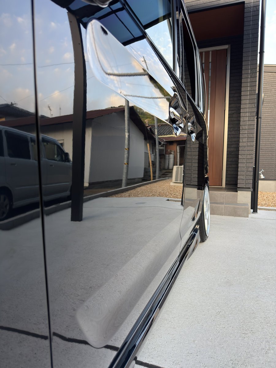 洗車界隈のリファは正直
違いが実感出来ませんでした笑

理由は軟水器と純水器を使ってる上にシャンプーも良い物を使って、ミッドも好きな物を使ってるからです🤣🤣

久々、リキッド乗せて
光沢感って感じで本当に好きです笑
コラボ品なので大切に使っていこうと思い
ケチってます笑