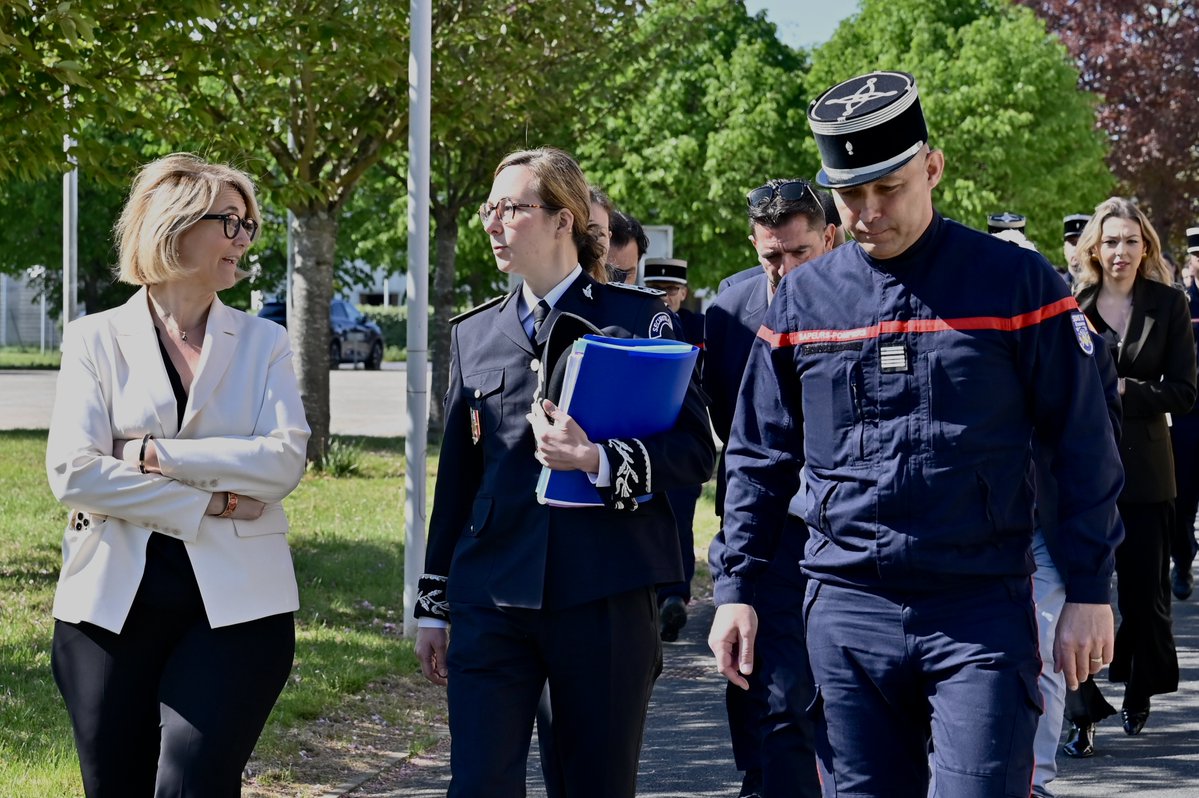 SecCivileFrance's tweet image. #Engagement et #Citoyenneté | Les jeunes sapeurs-pompiers mis à l’honneur avec le @sdis91 🧑‍🚒

 Ils et elles sont près de 28 000 en France !  

De 11 à 18 ans, ces jeunes suivent une formation tout au long de l’année scolaire sur leur temps libre et participent à des manœuvres, à
