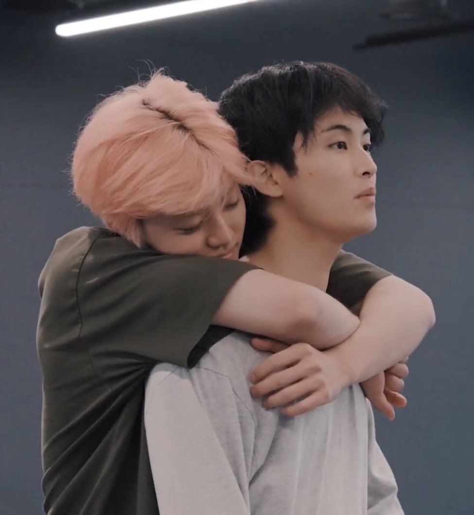 pinkkinjm's tweet photo. markmin you are so dear to me https://t.co/NQs6K6vJr6