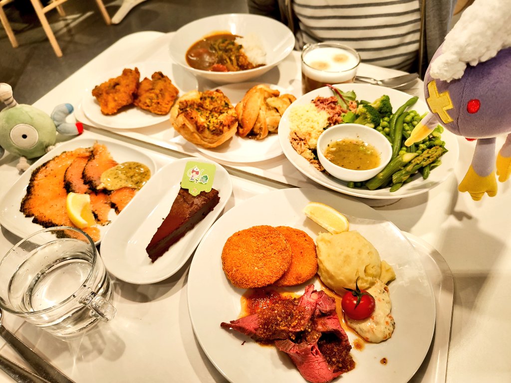 usta_wall's tweet photo. IKEAのぽこぽけコラボ　もらえたステッカーがフワンテだったのメチャメチャうれしいッ　あとヒカリいし柄のボックス売ってた https://t.co/d18iVoYXaS