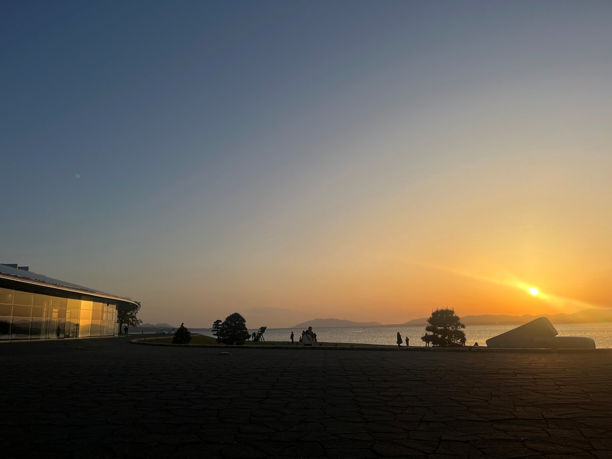 本日の日没は18：48📷／ 少し霞んだ夕日がいつもとは違った美しさを