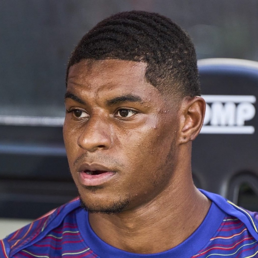 SantraSporcom's tweet image. 💥 Transfer gündemi alev aldı! Barcelona’da Deco, yüksek maaşı nedeniyle Marcus Rashford yerine yeni bir kanat oyuncusuna 60 M€ ayırmayı planlıyor! 🔥

Bu karar doğru mu? Rashford mu, yoksa yeni bir yıldız mı? 🤔⚽

#FCBarcelona #Barça #Deco #Rashford #TransferNews