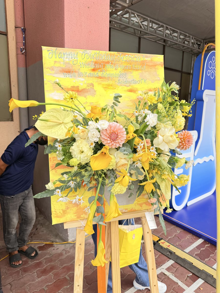 ทางบ้านGoldenstarsth ร่วมเป็นส่วนหนึ่งในการส่งต่อความรัก ความคิดถึงให้กับเจสสิก้า จองจากดาวทองไทยในวันเกิดปีที่ 37 ค่ะ 🌟🎂💐

ขอให้เค้กก้อนนี้เติมความรักไปยังเจสสิก้าและให้รู้ว่าในทุกการก้าวเดินของเจสสิก้าจะยังมีดาวทองอยู่เคียงข้างเสมอ