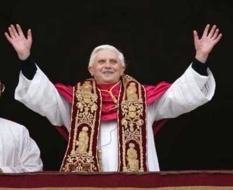 atticusfinch104's tweet image. 24 April 2005

German Cardinal Joseph Ratzinger was inaugurated as the 265th Pope of the Roman Catholic Church adopting the title Pope Benedict XVI. 

#History #HistoryMatters