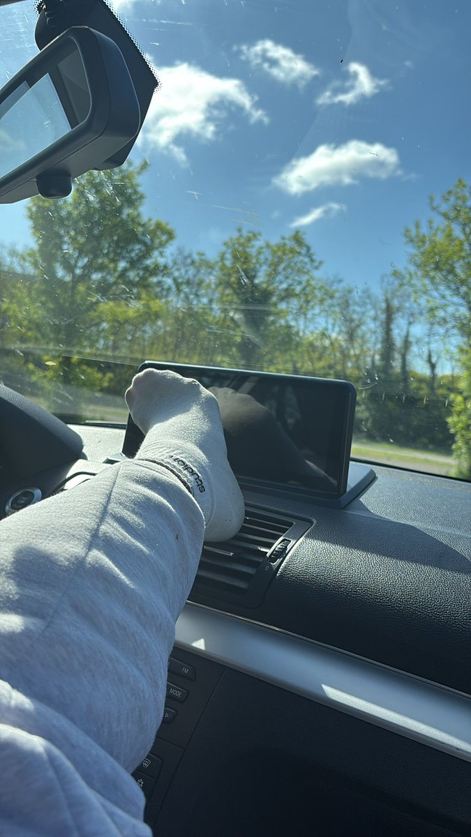 m_serena01's tweet photo. Regarde bien mes pieds et sort ta cb

#moneyslave #moneyslavefr #moneymiss #soumis #paypig #domina #findom #feet #feetfetish https://t.co/PbECeYAH6s