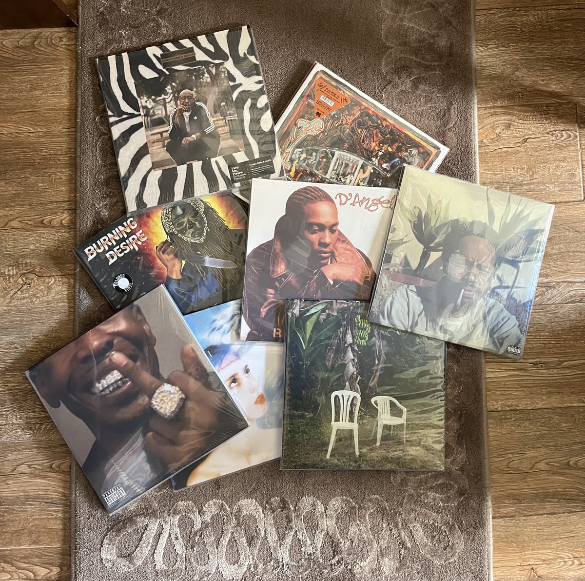 🚨VINYL GIVEAWAY🚨

As a thank you for all the support and to celebrate reaching 10K followers, I’m giving one winner a vinyl of their choice (up to $50)!

Rules: 
🟥 Like and retweet
🟥 Follow <a href="/Nore_MCC/">🇵🇸Mr. lil harlow & the big steppers⛷️</a>
🟥 Reply with the album you want!

The winner will be chosen next Friday.