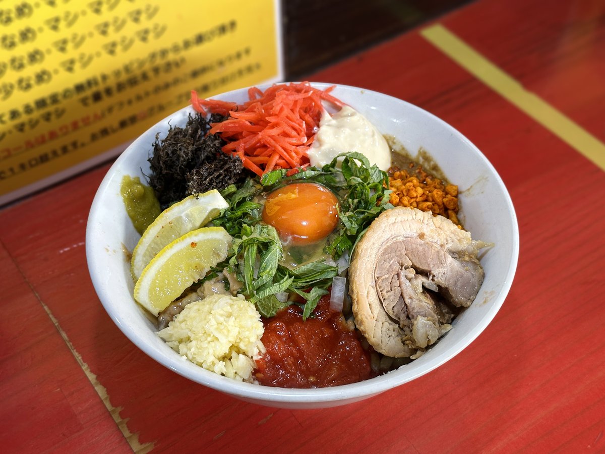 adyyyyyyyyy's tweet photo. ラーメン鷹の目 @ 川口
濃厚烏賊肝まぜそば

終盤は生たまごに付けつつ〆ようかな
というプランは着丼と同時に来た嫁の
「（息子の）スイミング早めに終わった」
で崩れ去ったので初手から全部入れて
急いで完食🙏💨

鷹の目さんの麺に
つきひさんの烏賊が絡んで
超美味しいしトッピングも最高でした㊗️ https://t.co/K9OpEBRFlH