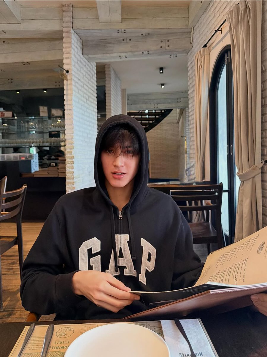 𝐦𝐨𝐳𝐚🥂 tweet media