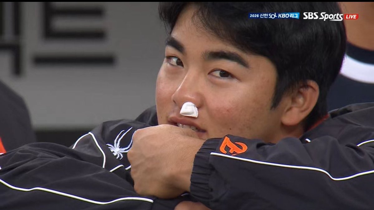 ㅅ할 문현빈 네컷
개뿜