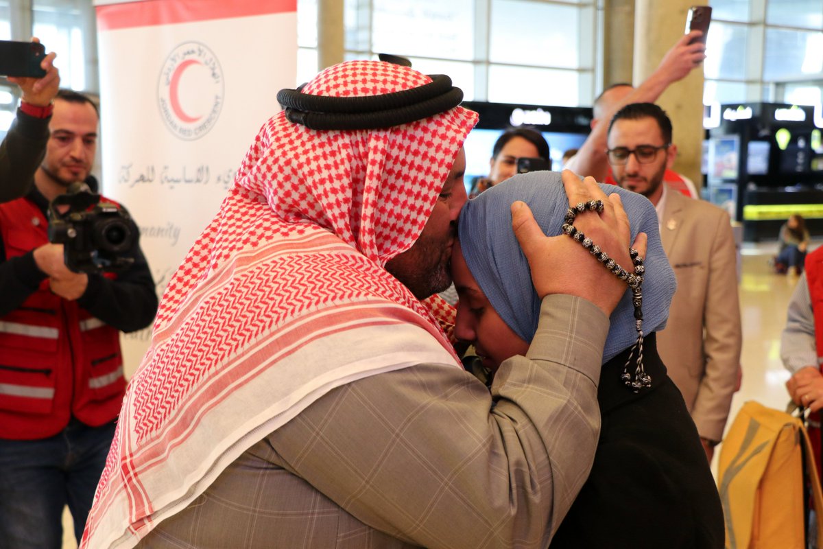 シリア難民の父親が娘と再会した瞬間。