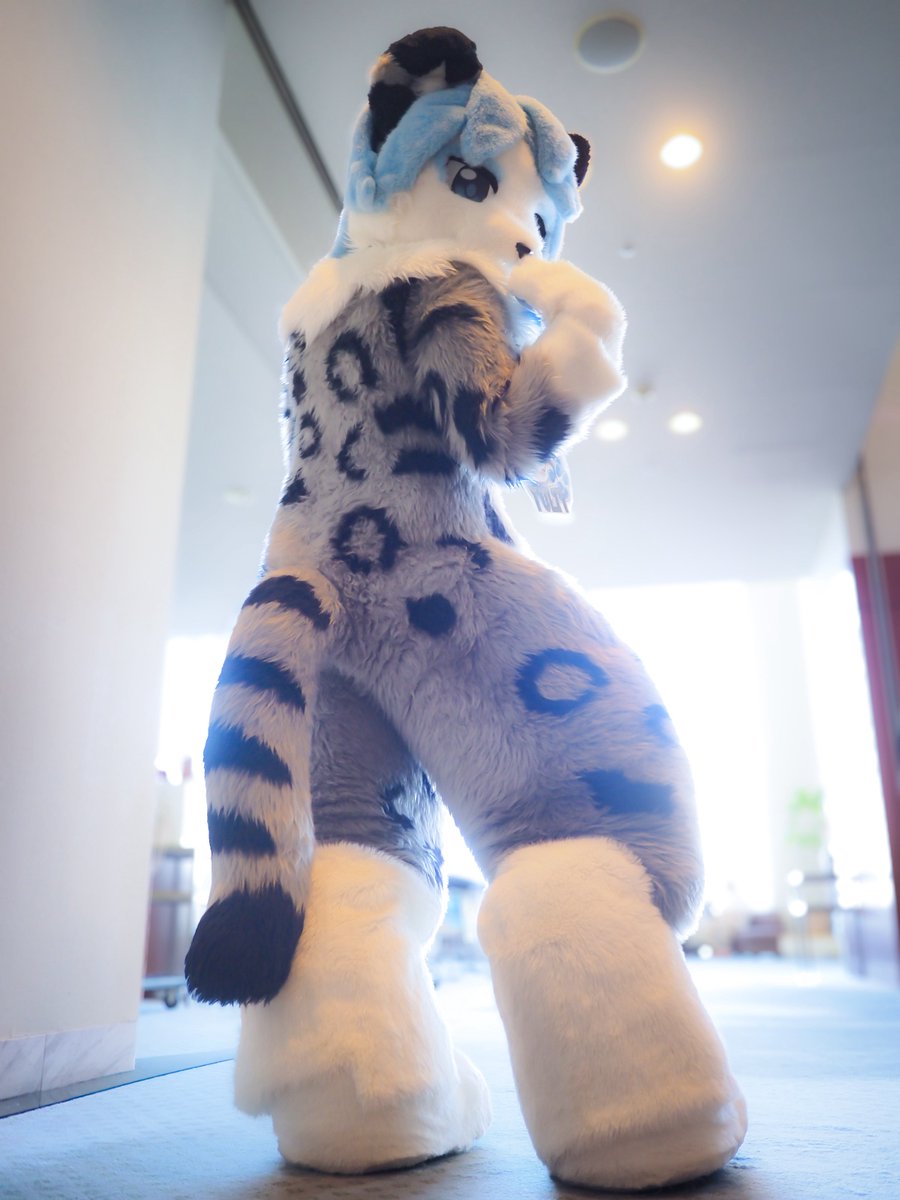 ユーリィ tweet media