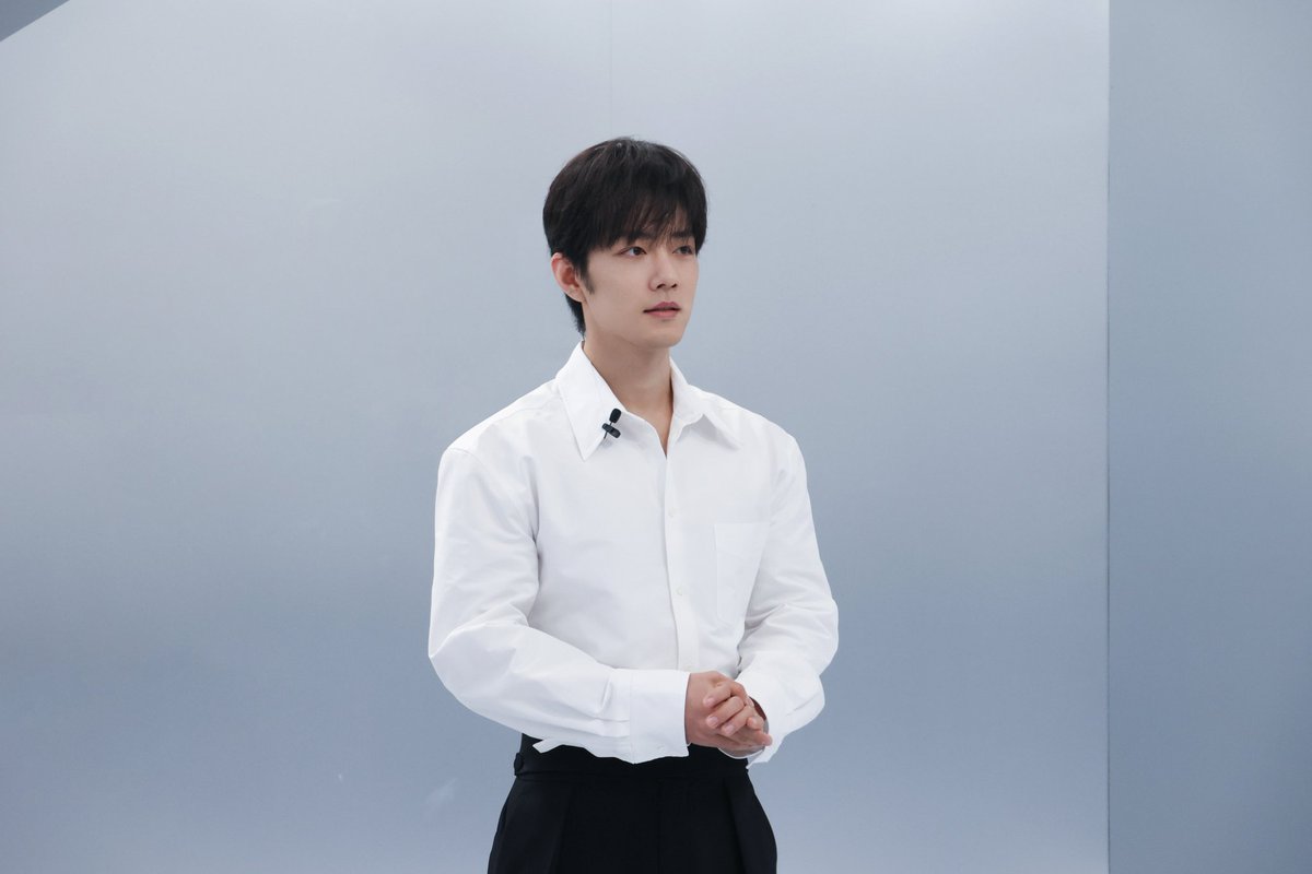 XiaoZhan_OFC's tweet image. 【260424 Photo】

#XiaoZhan1005NewsPort
#XiaoZhan #肖战

Xiao Zhan Studio Weibo updated:

Time quietly lingers, with Xiao Zhan, unfolding in light and shadow. See you soon.