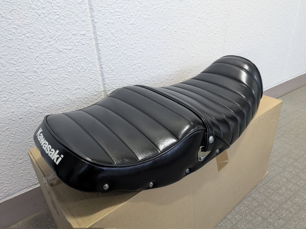yujl0314's tweet photo. 倉庫整理の為ZファーザーZRX400用タックロールシート欲しい方いませんか？
個人的には美品だと思います。
¥35.000くらいで考えてます。 https://t.co/lHVT2Flq1i
