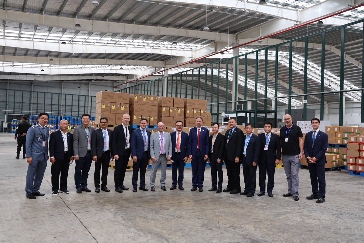 EUAmbCambodia's tweet image. Joined 🇩🇪 Amb. Messerer at the new Phnom Penh Techo International Airport to see how the #EU-German GATE programme supports Cambodia’s digital customs &amp;amp; pre-arrival processing to cut wait times for businesses.

That’s #GlobalGateway: building efficient trade links. 🇪🇺🇩🇪🇰🇭