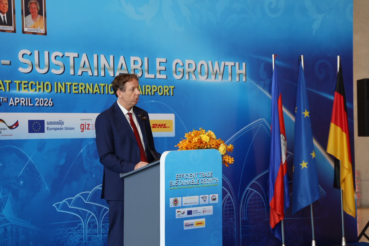 EUAmbCambodia's tweet image. Joined 🇩🇪 Amb. Messerer at the new Phnom Penh Techo International Airport to see how the #EU-German GATE programme supports Cambodia’s digital customs &amp;amp; pre-arrival processing to cut wait times for businesses.

That’s #GlobalGateway: building efficient trade links. 🇪🇺🇩🇪🇰🇭