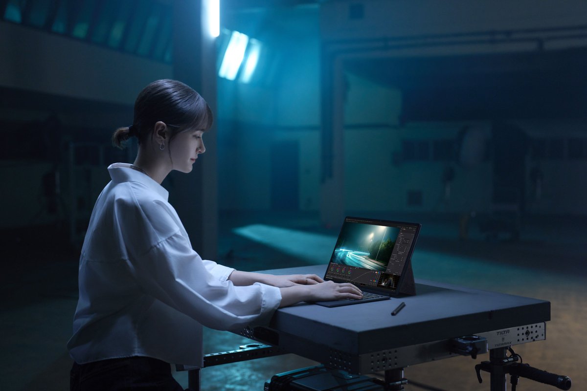 ASUS's tweet image. 🎬 Studio. Forest. Set. Anywhere.

With ProArt PZ14, your workflow doesn’t stop when you move — it evolves. ⚡💻

Create, edit, and share on your terms.
So… where’s your next workspace? 👇

#ASUS #ProArt #Creator