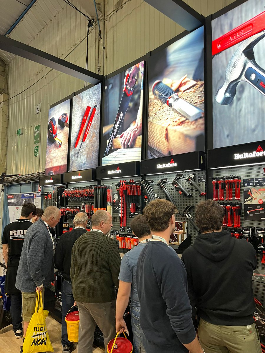 Toolfair_PBLive's tweet image. Another busy day at #Toolfair with a great crowd and an abundance of amazing stands to visit 🤩

The atmosphere is brilliant and it’s great to see so many people getting involved 🛠

@stanleytools
@SawStop
@HultaforsUK

#TradeShow #PowerTools #LiveDemos #Exeter