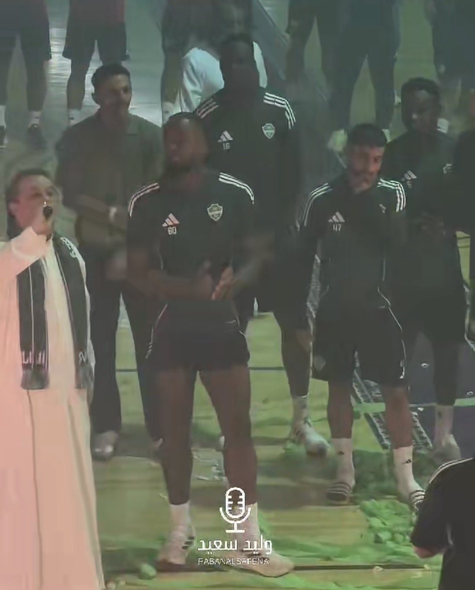 فزنا ان شاء الله باللقب او خسرنا لا سمح الله ..
التصرف هذا غير صحيح وعادة غير صحيّة وغير حميدة للفريق ..
اتمنى تكون هذه الأجواء إما قبل اول مباراة فالموسم او بعد الإنجازات فقط ..
لكن ان تكون قبل المباريات المهمة جداً وقبل مباريات البطولات فأعتقد أنها غير صحيحة ..
<a href="/B_A_turkistani/">Eng. Bader Turkistani</a>