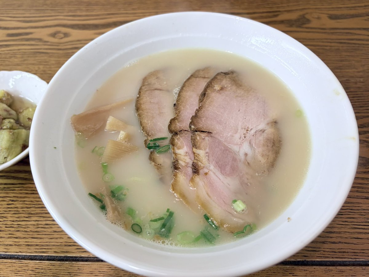 府中市に住んで…5年？
ずっと気になってた白湯ラーメン！
あっさりしたスープなのに
花粉と黄砂で鼻詰まりまくっててもわかるスープの味！
美味しゅうございました。