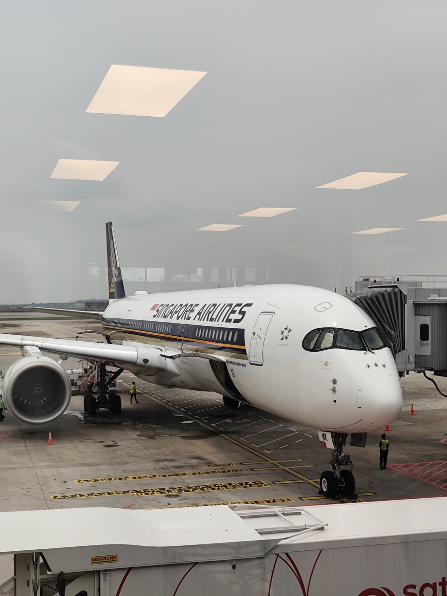 andrewnathdnt's tweet photo. @dwsptqum QR - Qatar Airways, Airbus A380-800, at BKK
BA - British Airways, Airbus A350-1000, at HKG
UA - United Airlines, Boeing 787-9, at HKG
SQ - Singapore Airlines, Airbus A350-900, at SIN https://t.co/mu3zU8LwCr