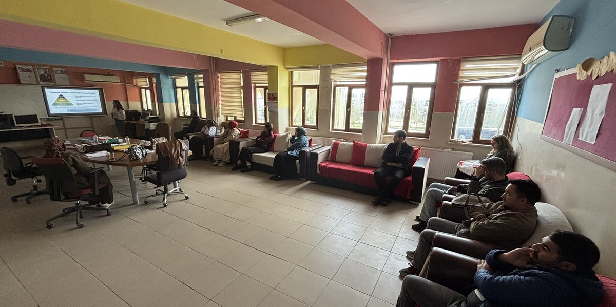 GurbuzIHO's tweet photo. Rehber öğretmenimiz Aysel Özdemir’in hazırladığı “Okullarda Şiddeti Anlamak ve Önlemek” adlı seminerimiz verimli ve faydalı bir şekilde gerçekleşti.Katkılarından dolayı teşekkür ederiz.🙏🏻 https://t.co/sTJgT3iSIA