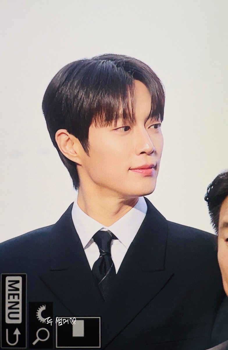 두썸머 tweet media