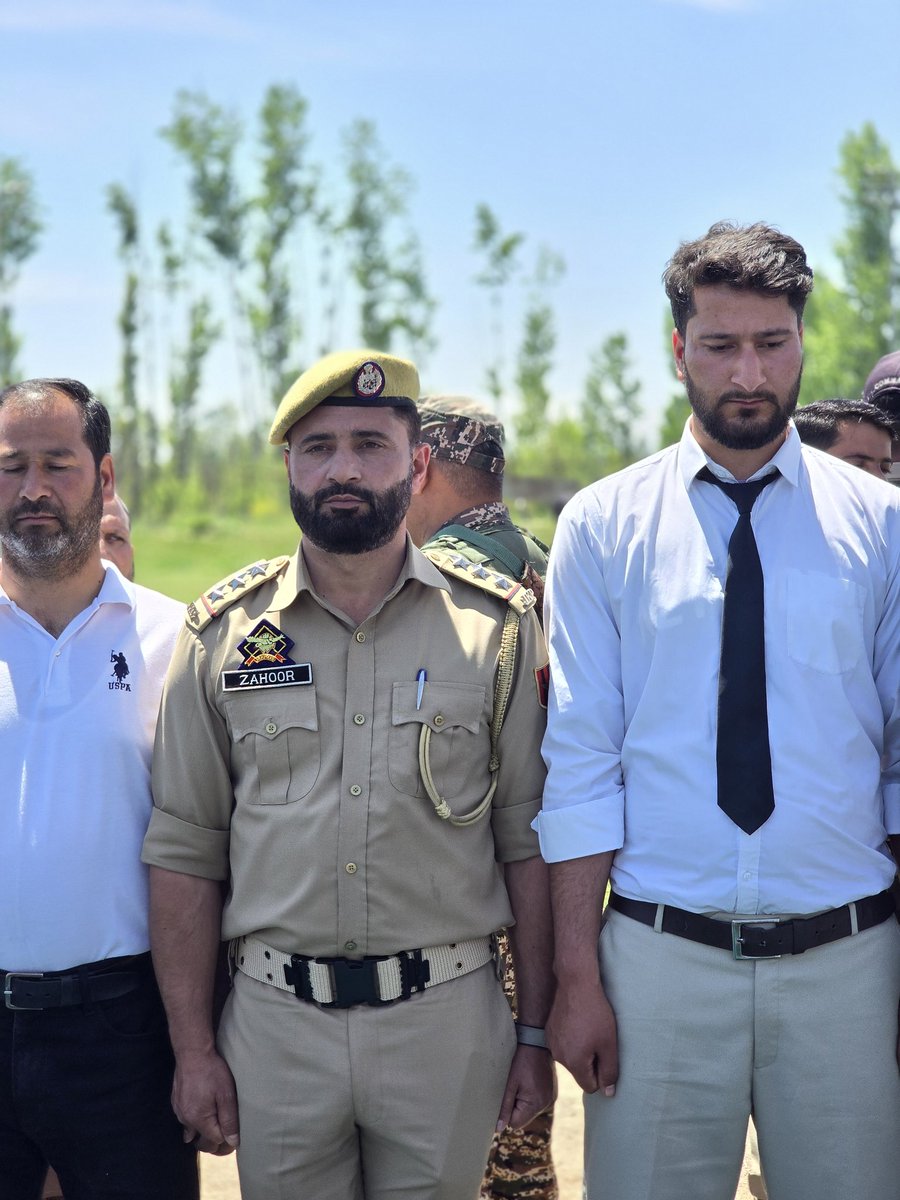 shahidulislam_0's tweet image. Yesterday, it was a privilege to attend a tribute match at pulwama stadium alongside Hon’ble Deputy Commissioner Pulwama, Shri Basharat Qayoom Sahab, and @Wajahatfarooqbt sahab. 

#kashmir #Wants #peace #NationFirst 

@OfficeOfLGJandK @manojsinha_