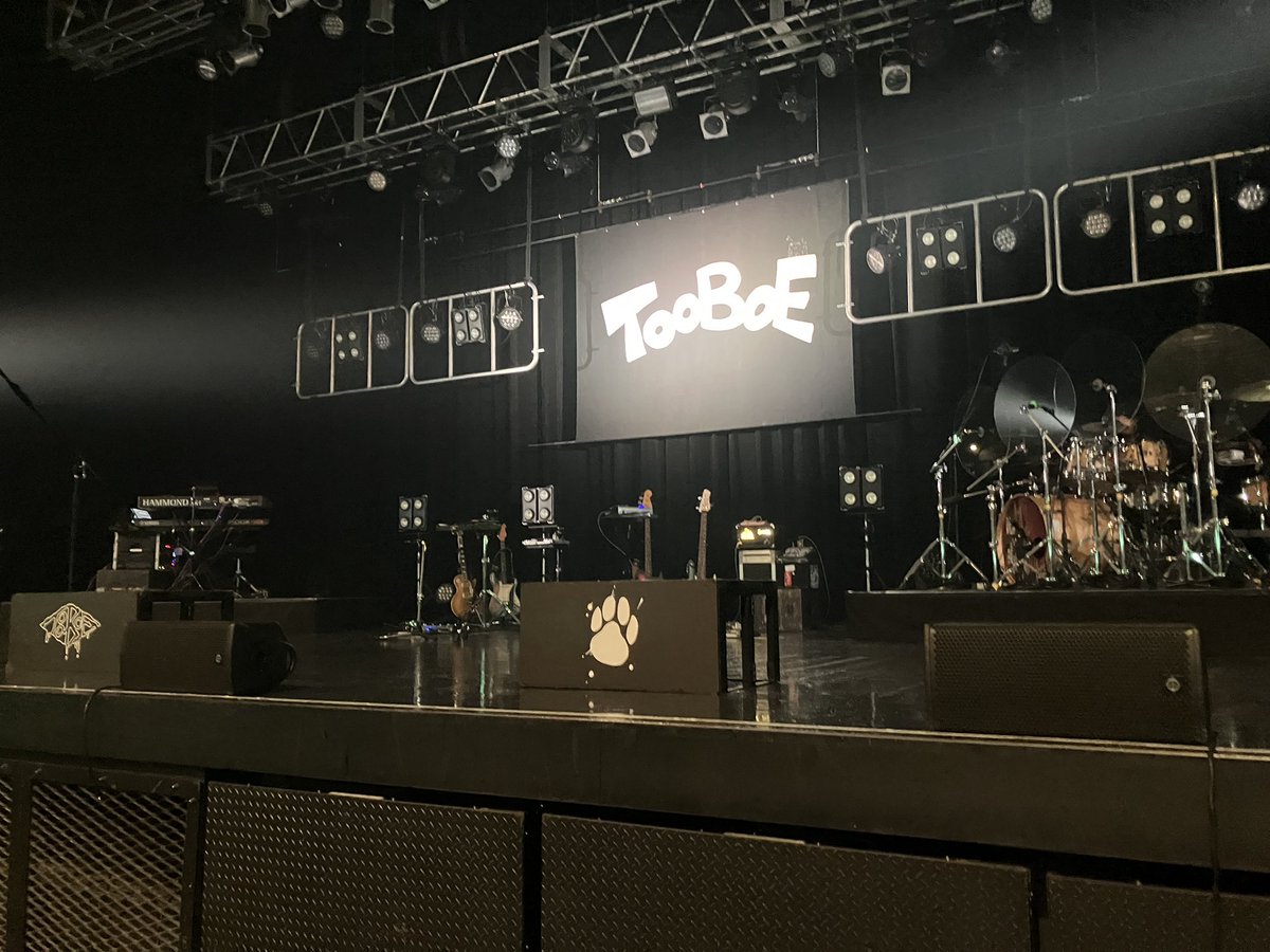 ekakr9696's tweet photo. 銃爪は視線　東京公演お疲れ様でした！
jewelで、もしかしたらと思ったら本当に紫今さんがゲスト出演されていてびっくりしました……😳
雨も降ることなくツアー完走おめでとうございました！
ゆっくりお休みになってください……(休めるのかな😂)

#TOOBOE #銃爪は視線 https://t.co/UTpLPIv9qF