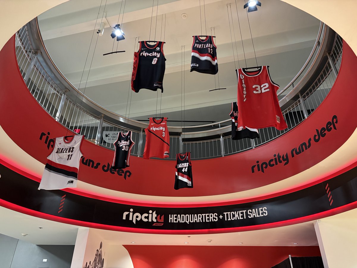 DebraGil's tweet image. Excitement is building for tipoff to game 3 in the playoffs for ⁦@trailblazers⁩ 
I’m live at the Moda Center with a preview of the pregame party and the matchup against ⁦@spurs⁩ #RipCity