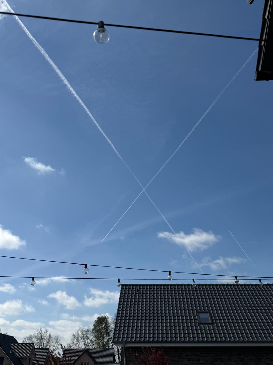 micheline1307's tweet photo. 2 Tage hatten wir strahlend wirklich blauen Himmel. Gestern ging es wieder los. Heute gruselig bedeckt und kalt. Wann hat das ein Ende? https://t.co/bM6EGqldsQ