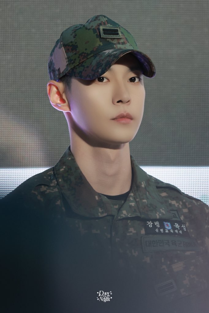 큐티໒꒱⋆꙳ tweet media