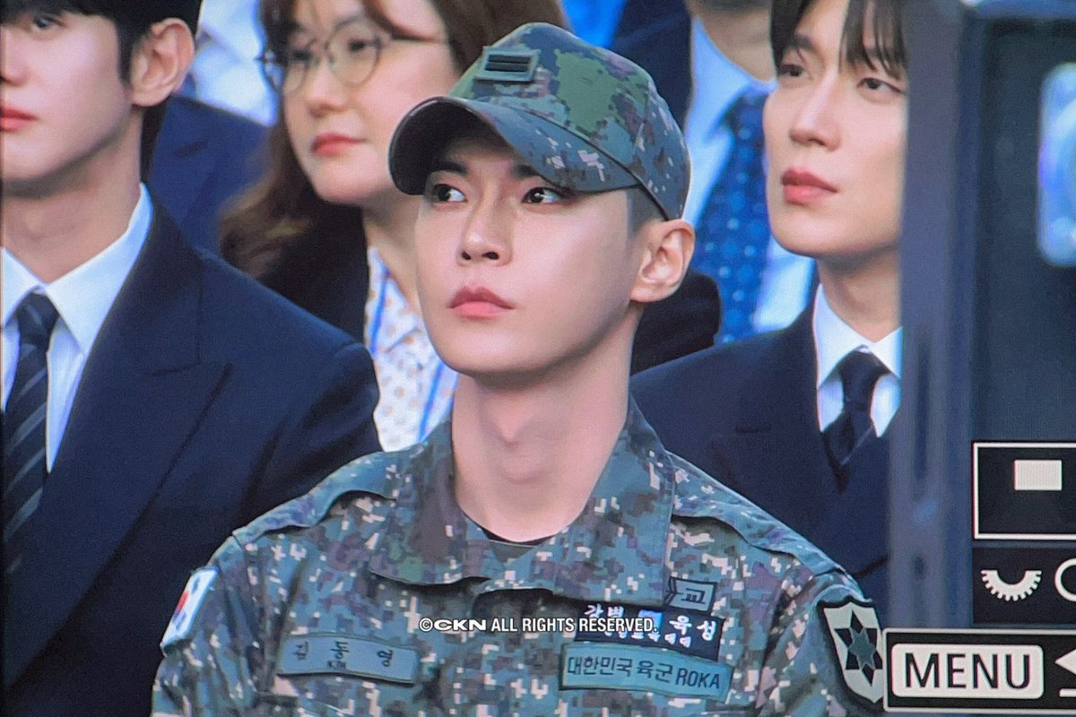 큐티໒꒱⋆꙳ tweet media