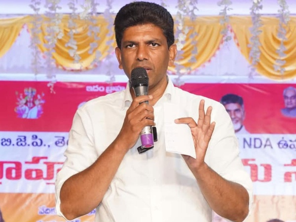 DDTamilNews's tweet image. கடந்த தசாப்தத்தில் மத்திய தொலைத்தொடர்புத் துறை மாபெரும் வளர்ச்சி கண்டுள்ளது 

- மத்திய இணையமைச்சர் பெம்மசானி சந்திரசேகர் பெருமிதம்

#India | #Communications | #DDTamilNews