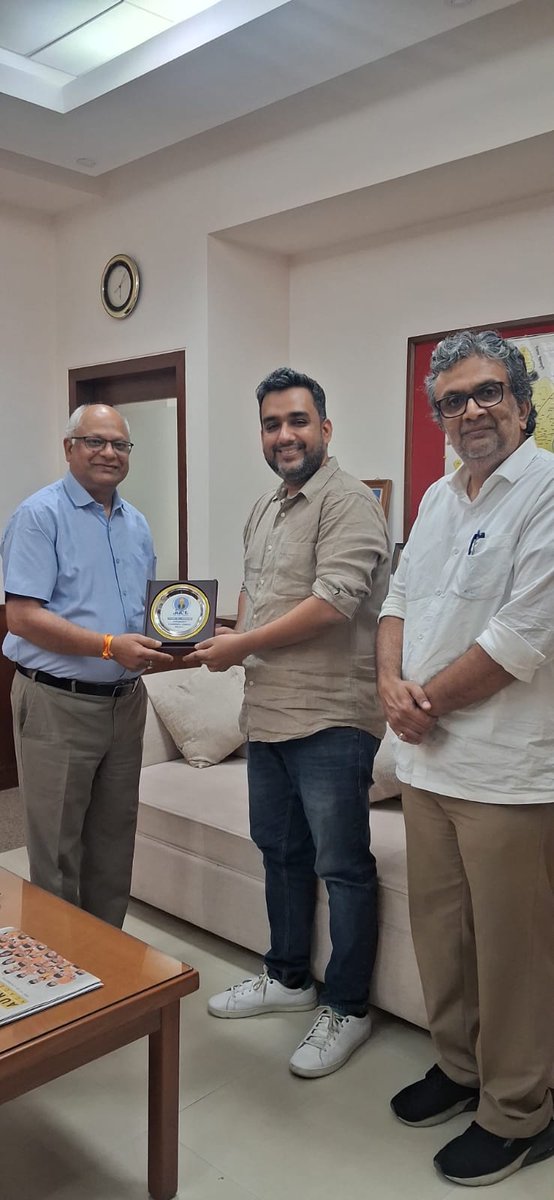 juet_official's tweet image. From classroom to creating real-world impact 🌍
JUET was proud to host alumnus Ritvik Rao, whose journey in sustainability and entrepreneurship left students inspired and future-ready.
A session filled with learning, ideas, and motivation!
#AlumniConnect #JUET #LearnAndGrow