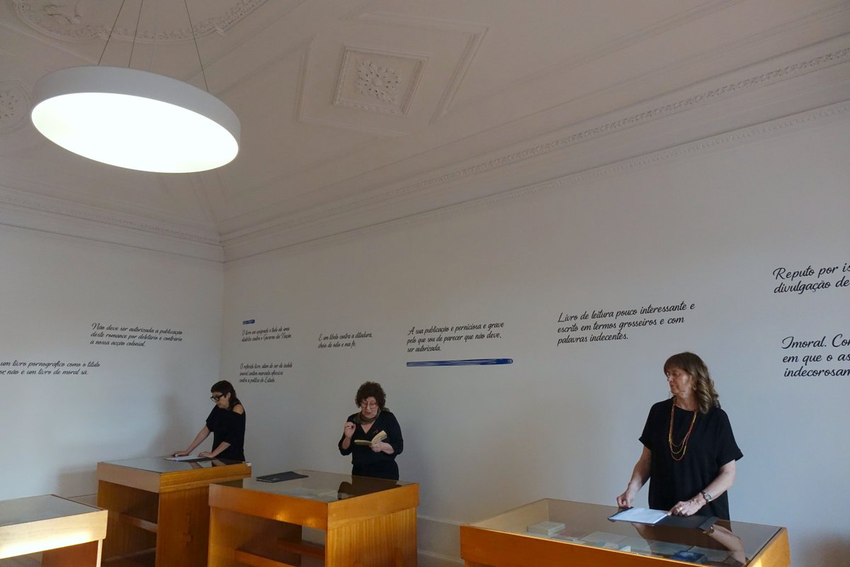 muncoimbra's tweet image. 🎤📚 A Cooperativa Bonifrates protagonizou ontem na Casa da Escrita o processo artístico e criativo “Apagando o lápis azul”, com a leitura de obras censuradas pelo Estado Novo.

#coimbra #municipiodecoimbra