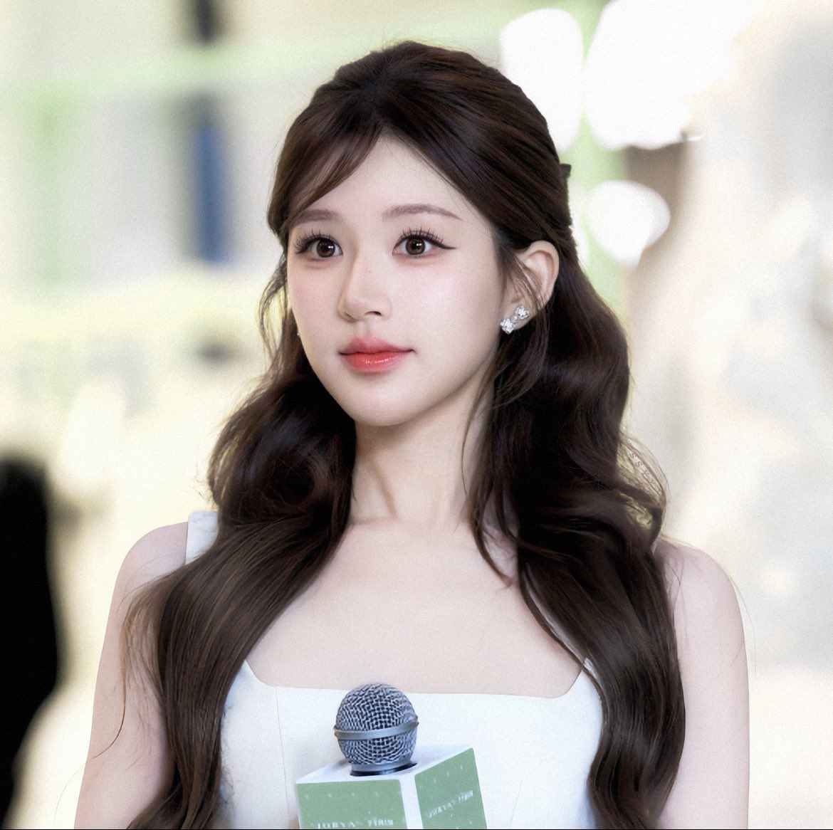 คือช่วงปลายปีที่แล้วมันมีแตงว่าแบรนด์เข้าลู่ซือเยอะมากจะประกาศต้นปีหน้า (ก็คือปีนี้) ทั้งหมดสิบกว่าแบรนด์เลยก็รู้แหละว่าชีเจ้าแม่ So out ตอนแรกก็แบบเข้าเยอะปานนั้นเลยก๋าสรุปเปิดมาแค่ 4 เดือนถึงจริง แล้ววันที่ 28 ก็จะประกาศของ TOPTOY