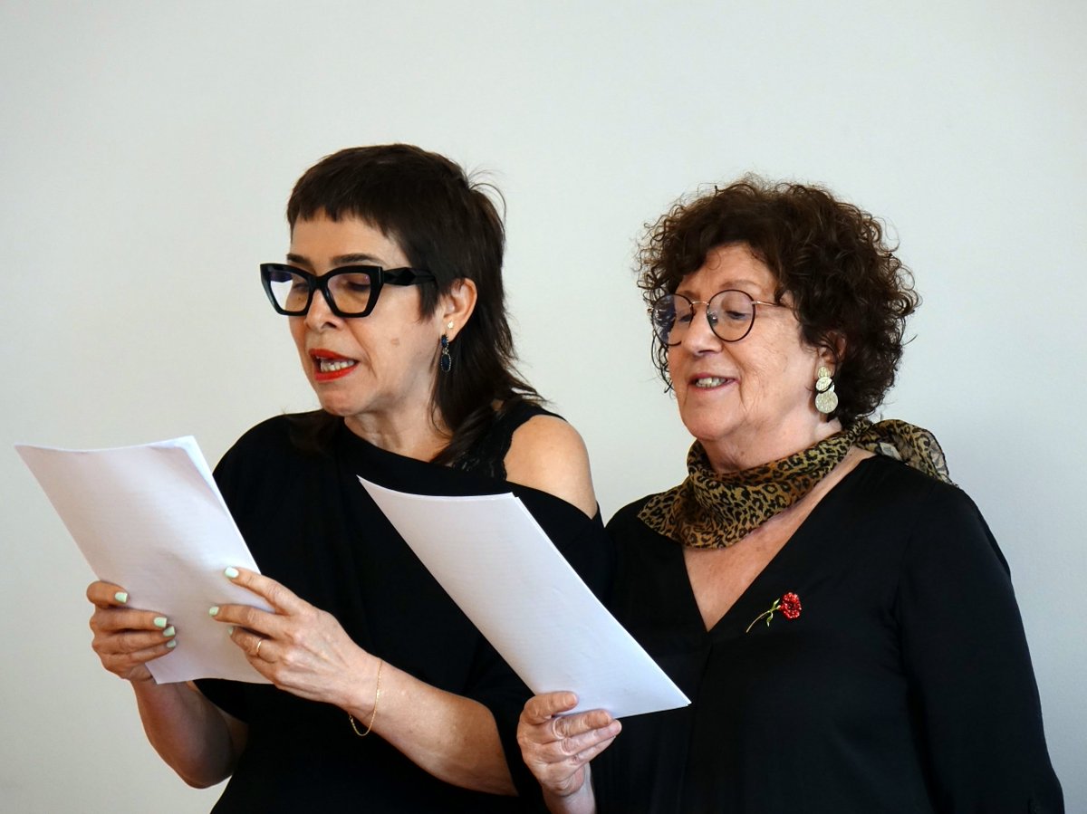 muncoimbra's tweet image. 🎤📚 A Cooperativa Bonifrates protagonizou ontem na Casa da Escrita o processo artístico e criativo “Apagando o lápis azul”, com a leitura de obras censuradas pelo Estado Novo.

#coimbra #municipiodecoimbra