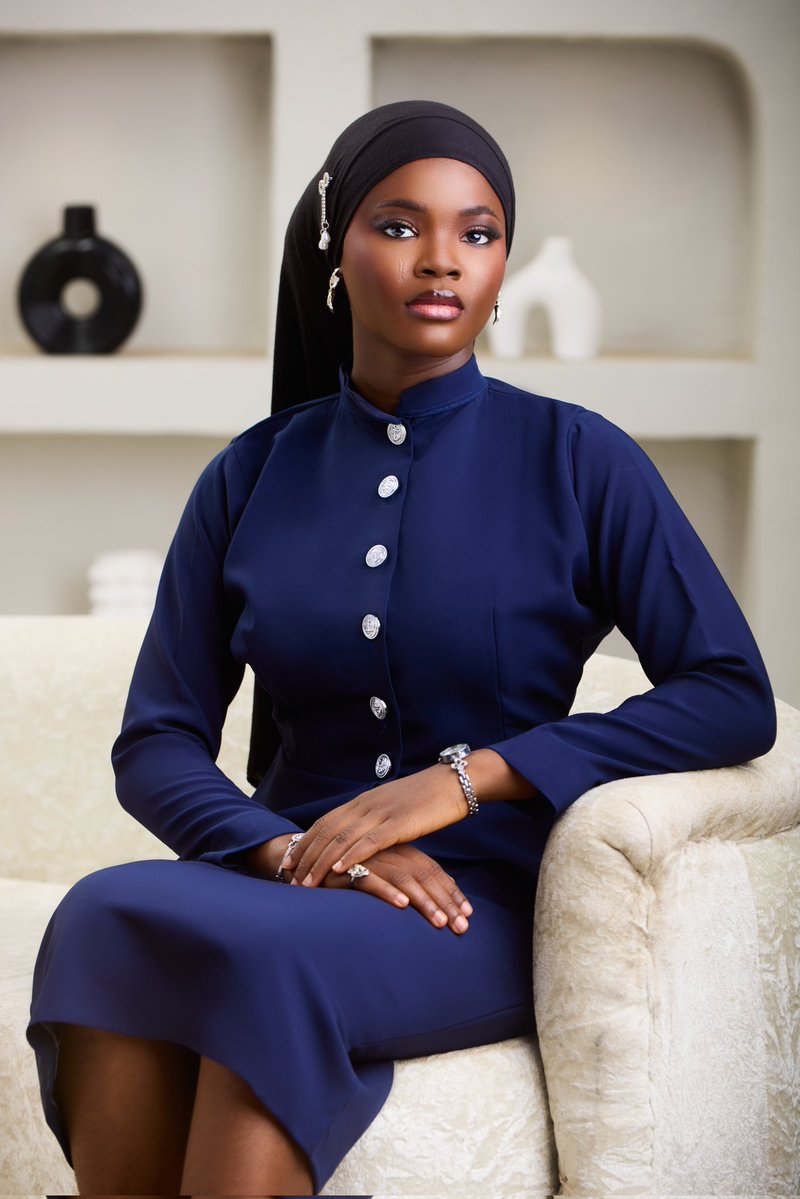 Aisha the scientist.
We started photography together but she ran away. MLS wan wound her 😹.
Alhamdulilah sha.