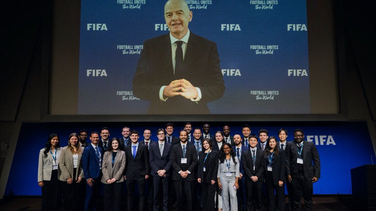 sportCIES's tweet photo. Gianni Infantino lauds 26th FIFA Master ๐ class during their Home of @FIFAcom โฝ๏ธ ๐จ๐ญ visit ๐ https://t.co/HSLnBybGua #FIFAMaster ๐ธ https://t.co/Q2Cc5Wuqge