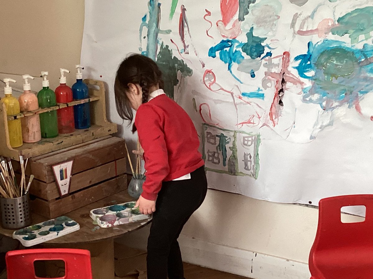 NantYParcSchool's tweet image. From painting and mixing to moulding and creating, our pupils are exploring in their own unique ways. Giving children the freedom to choose how they learn helps build confidence, creativity, and a real love for discovery.

#IndependentLearning #Year1 #CreativeClassroom