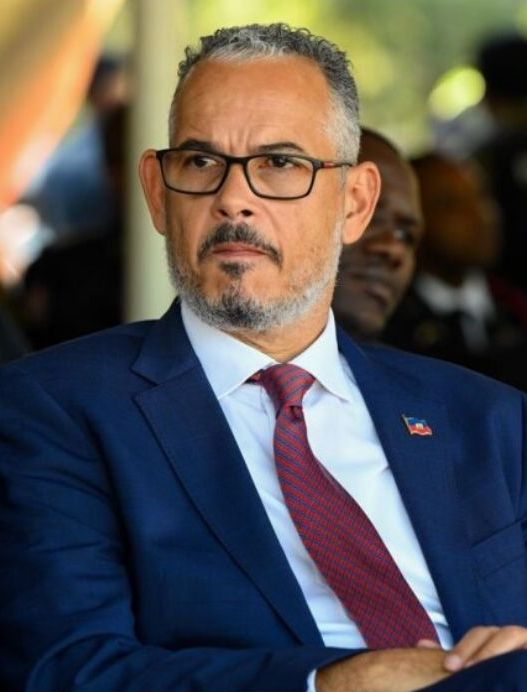 lequotidien509's tweet image. Le Premier Ministre @citoyendidier a présenté au Conseil de sécurité de l’ONU les plans de renforcement des #FADH : (@SupportFAdH)
- 339 soldats de l’#armée de terre gradués cette semaine 
- 200 militaires déployés pour consolider les terrains regagnés par la #PNH à