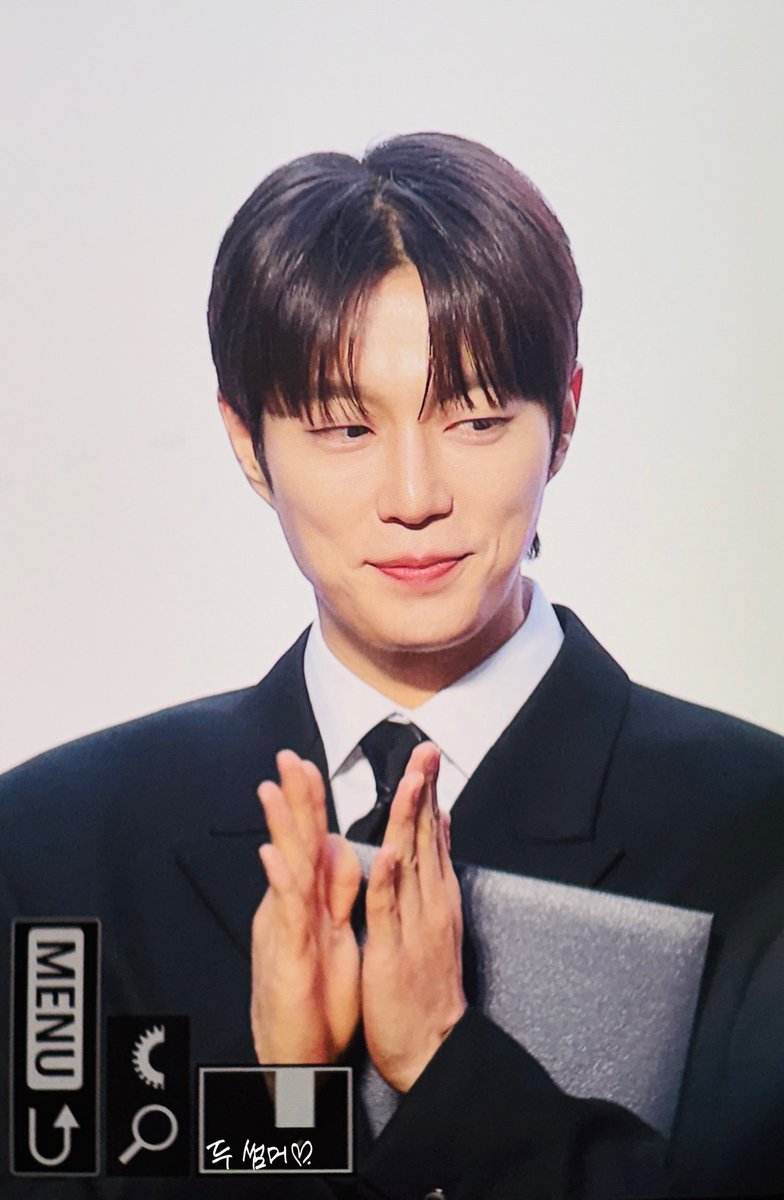 두썸머 tweet media