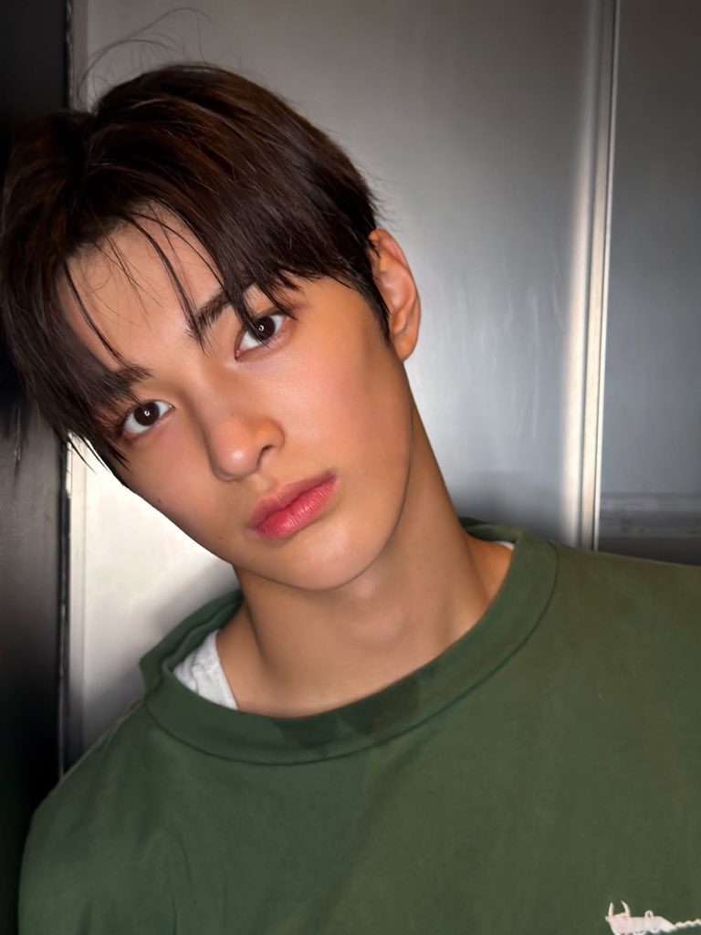 ชอบโทนผิวกอนโฮมากกกก เมคอัพน้อย ผิวธรรมชาติ แอคออฟฟิเชียลคือที่สุด ส่วนกล้องอื่นได้โปรดหยุดพอกผิวลูกชั้นที 🥹😂